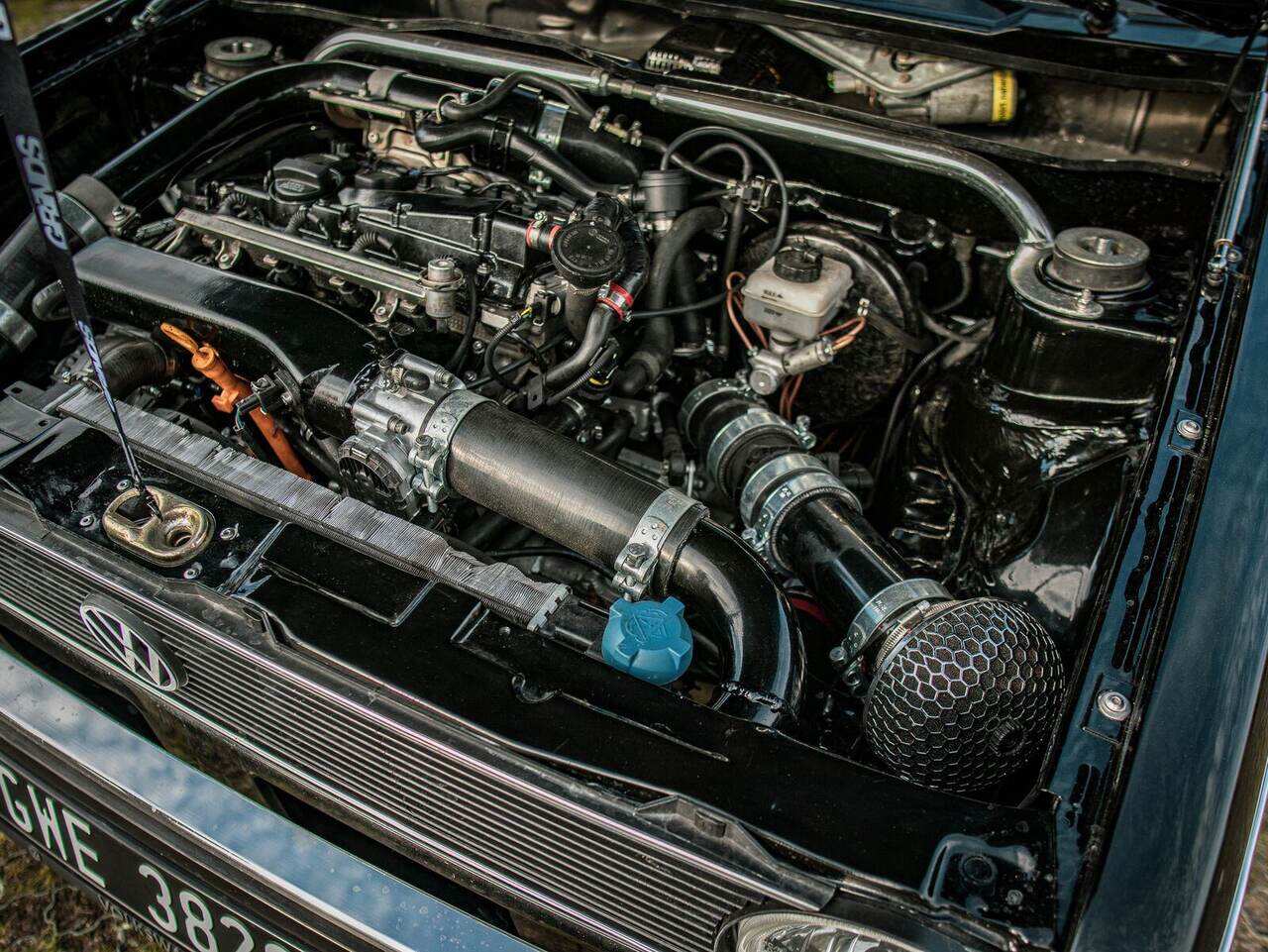 Compartiment moteur d’une auto préparée